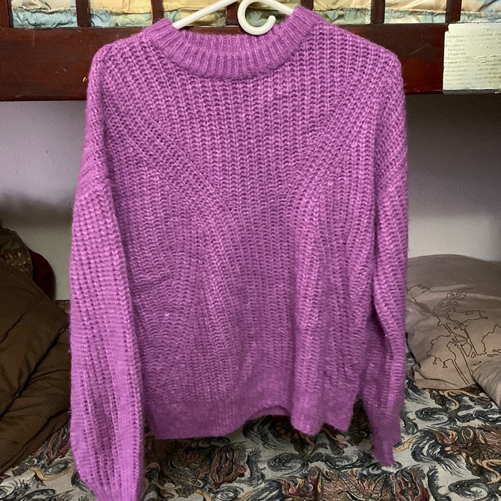 Purple sweater - Picture 1 of 1